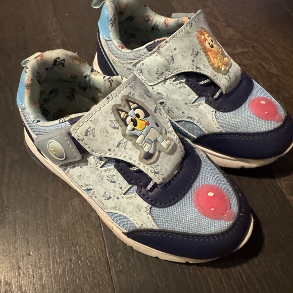 Kids Bluey Light-up Shoes - Picture 5 of 5